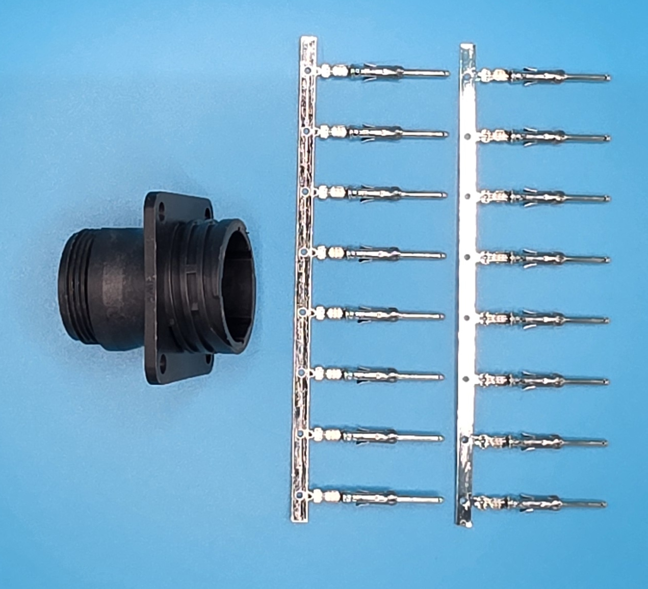 AMP 206036-1 | 16 Terminal CPC Standard Sex Flange Receptacle